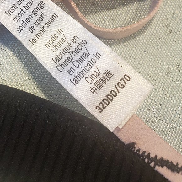 Pack of 2 Victoria's secret sports bras 32DDD. - Picture 6 of 10